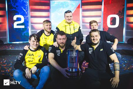 那不勒斯目 那不勒斯目