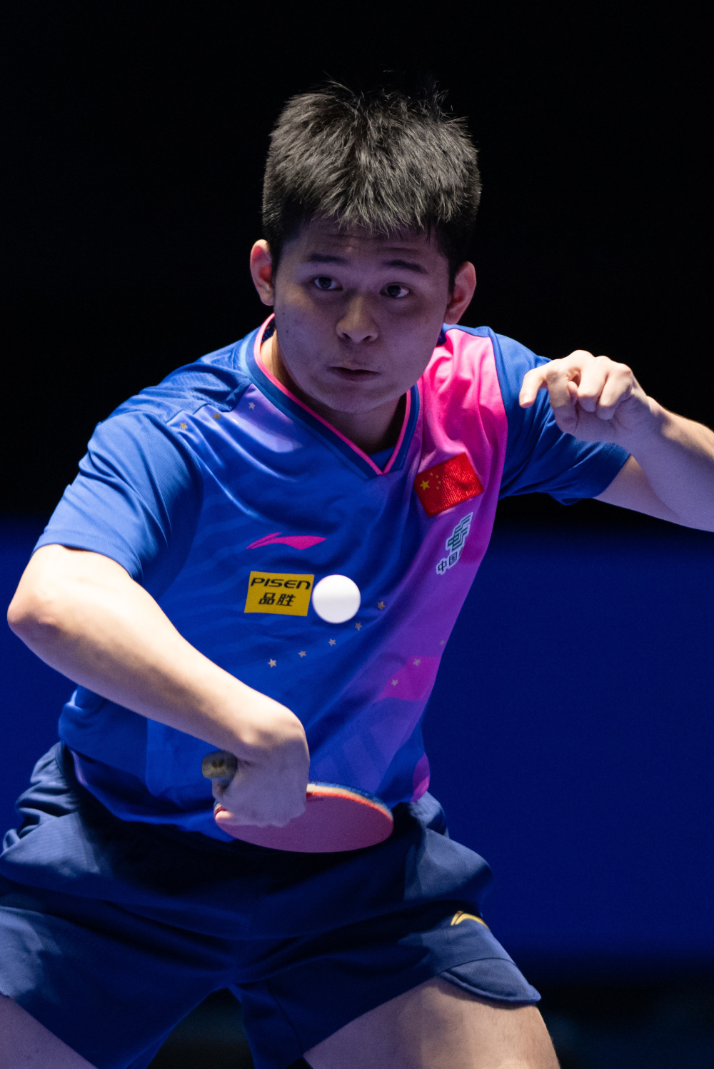 多名年轻前 多名年轻前