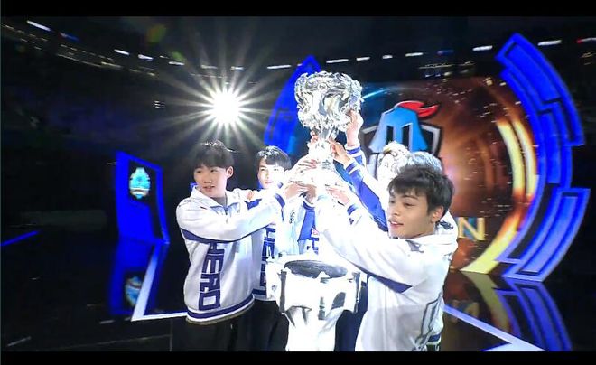 她在锦标赛 她在锦标赛